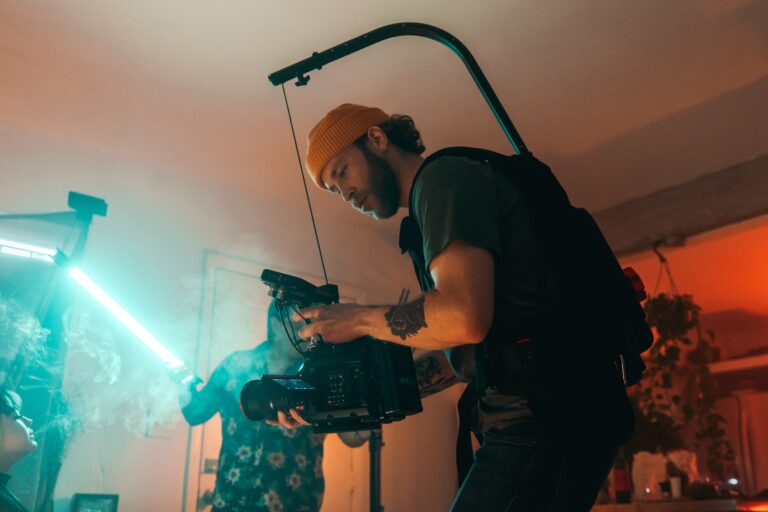 There are 7 common mistakes to avoid when you're doing camera movements in film. Make sure that your filmmaking camera movement feels purposeful & professional at Breakthrough Film School.